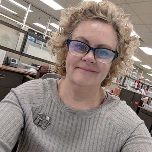 Meet your Posher, Laurie